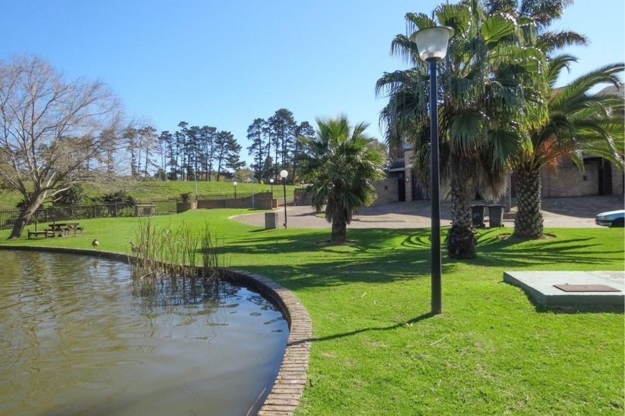 To Let 2 Bedroom Property for Rent in Sonstraal Western Cape